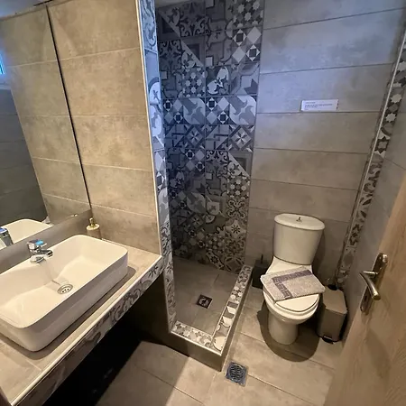 Avli & No 4 * סארטי